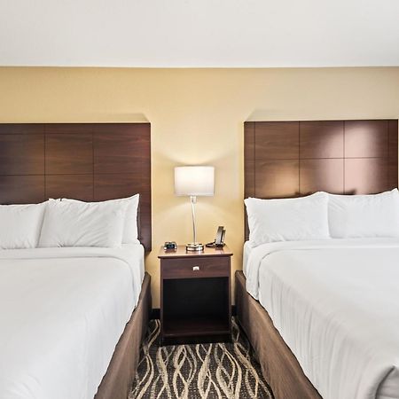 Cobblestone Hotel & Suites - Bellefontaine 외부 사진