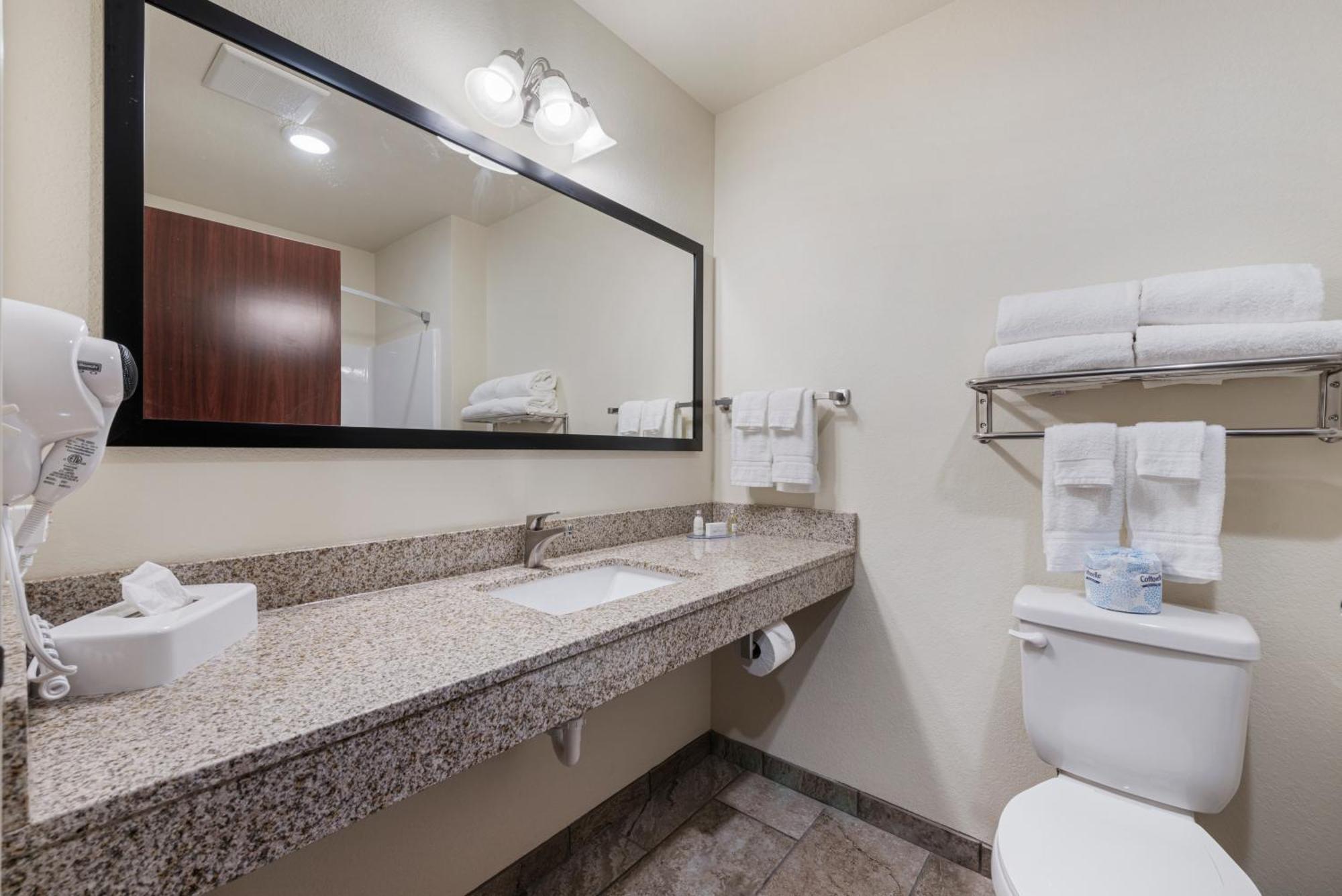 Cobblestone Hotel & Suites - Bellefontaine 외부 사진
