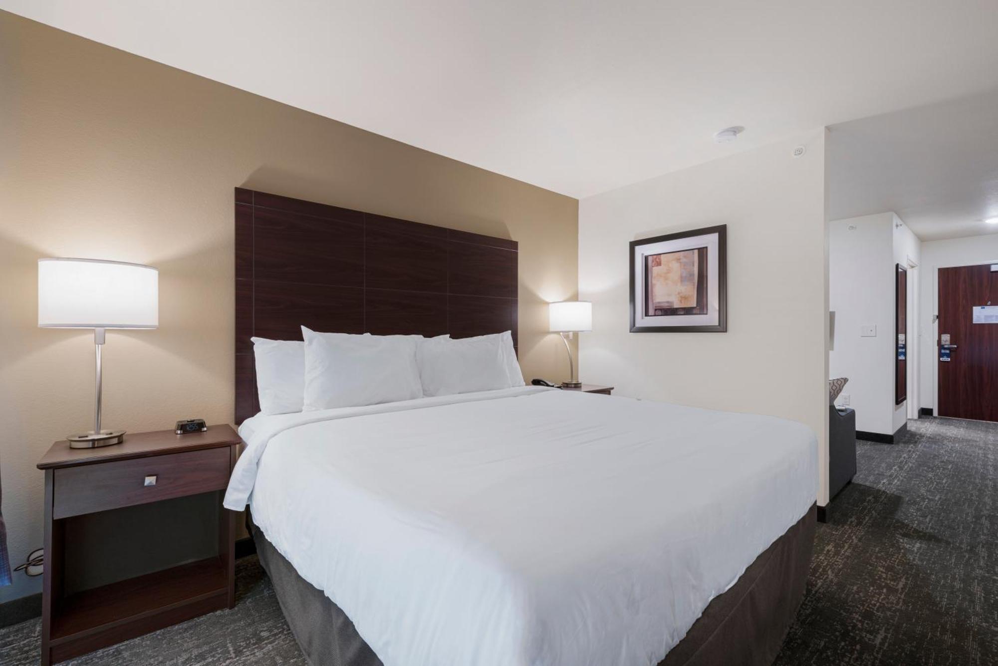 Cobblestone Hotel & Suites - Bellefontaine 외부 사진
