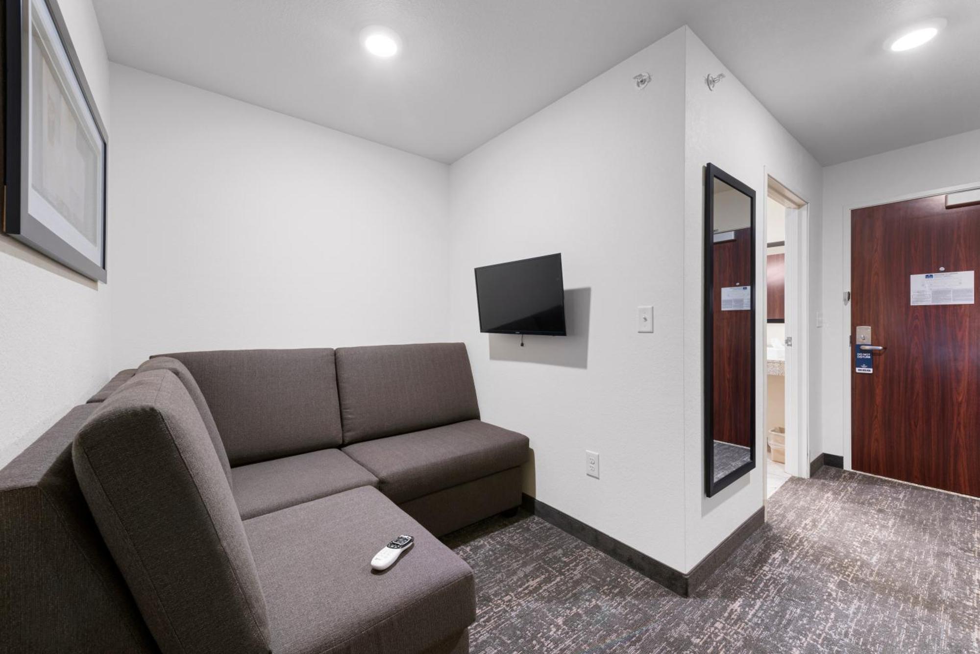 Cobblestone Hotel & Suites - Bellefontaine 외부 사진